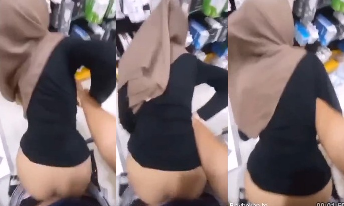 Ukhty Jilbab Lagi Jaga Konter HP Malah Disuruh Nungging