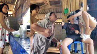 Mami Vera Lagi Masak Dihajar Anak Tiri Dari Belakang