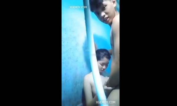 Sejoli ABG Belia Sedang Betah Bercumbu